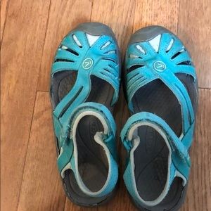 Keen covered toe sandals girls size 1